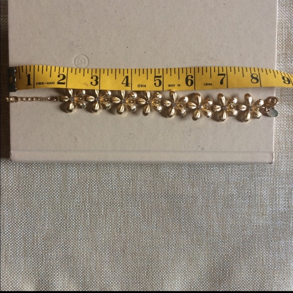 Daisy Gold Tone Rhinestone Bracelet - Picture 5 of 7